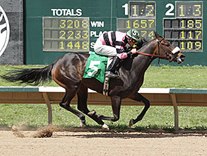 Ms. Battlefield wins the 2014 Silver Cup Futurity Filly Division