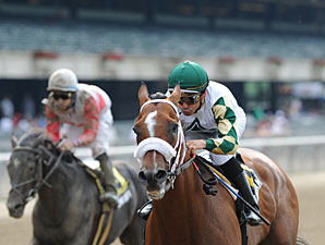 Mucho Macho Man wins the 2012 Suburban.
