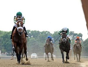 Mucho Macho Man wins the 2012 Suburban. 