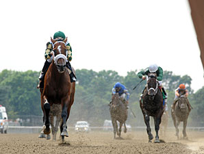 Mucho Macho Man wins the 2012 Suburban.