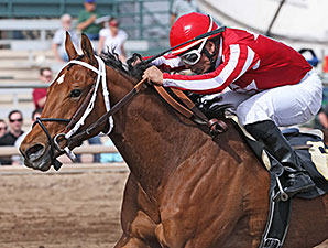 One More Wild Ride wins the 2014 Arizona Oaks.