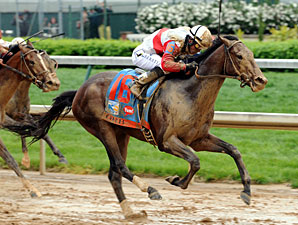 Orb wins the 2013 Kentucky Derby.