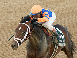 Overanalyze wins the 2013 Arkansas Derby.