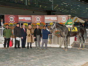 Pool Play wins the 2012 Hawthorne Gold Cup.