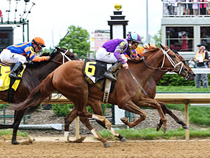 Princess of Sylmar wins the 2013 Kentucky Oaks.