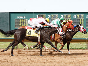 Reallytwisted wins the 2010 CTBA Breeders Oaks.