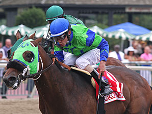 Redeemed wins the 2012 Greenwood Cup.