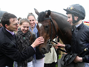 Roderic O'Connor wins the Irish 2,000 Guineas.