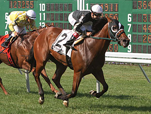 Royal Currier wins the Anderson Fowler Stakes.