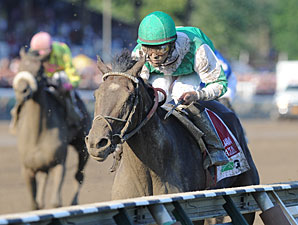 Royal Delta wins the 2011 Alabama.