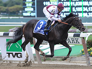 Royal Delta wins the 2012 Beldame.