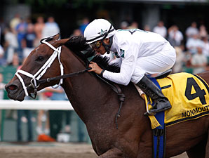 Savvy Supreme wins the 2011 Monmouth Oaks.