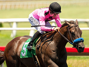 Scherer Magic wins the 2012 Hollywood Juvenile Championship.