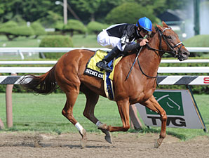 Secret Gypsy wins the 2010 Honorable Miss.