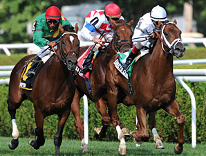 Sidney's Candy wins the 2011 Fourstardave.