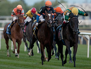 Silent Star wins the 2014 Victoriana Stakes.