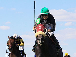 Soonerette wins the 2012 Northbound Pride Oaks.