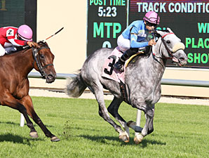 Starry Eyed Kate wins the 2013 Minnesota HBPA Distaff.