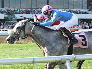 Starry Eyed Kate wins the 2013 Minnesota HBPA Distaff.