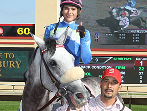 Starry Eyed Kate wins the 2013 Minnesota HBPA Distaff.
