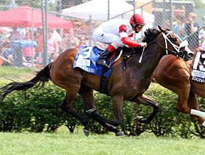 Stephanie's Kitten wins the 2012 Edgewood.