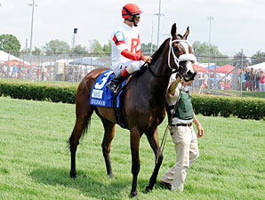 Stephanie's Kitten wins the 2012 Edgewood.