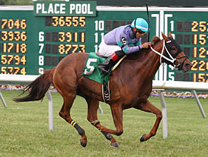 Street Gem wins the Revidere Stakes.