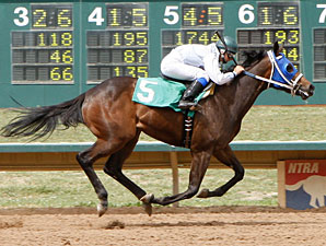 Sweet Dixie Van wins the 2010 CTBA Lassie Stakes.
