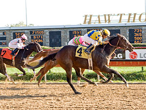 Sweet Luca wins the Sun Power Stakes.