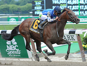 Teeth of the Dog wins the 2012 Easy Goer.