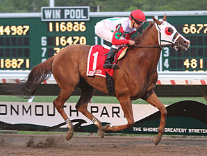 This Ones For Phil wins the 2011 Decathlon Stakes.