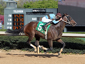 Tiz Miz Sue wins the 2012 Azeri Stakes.