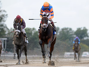 Uncle Mo wins the 2011 Kelso.