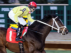 Uncle Todd wins the Web Snyder CT Dash.
