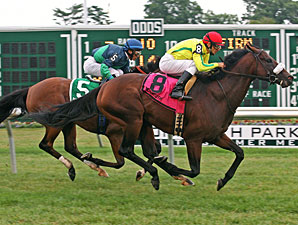 Violon Sacre wins the 2010 Battlefield Stakes.