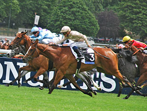 Wavering wins the Prix Saint Alary.