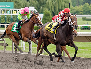 Wild Hope wins the 2011 Isaac Murphy.