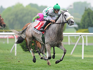 Winter Memories wins the 2012 Beaugay.