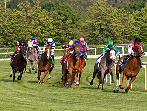 Workin For Hops wins the 2010 Arlington Classic.