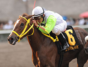 Yara wins the 2012 Davona Dale.