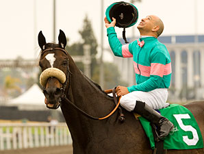 Zenyatta wins the 2010 Vanity.